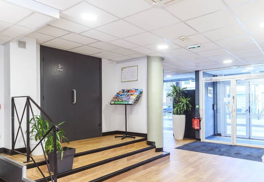 B&B HOTEL Nîmes Centre Arènes 2