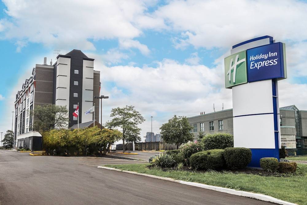 Holiday Inn Express TORONTO-NORTH YORK by IHG 1