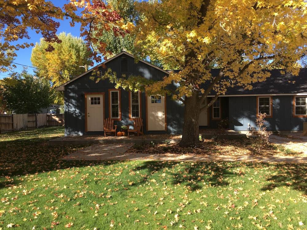 Eastside Guesthouse and Bivy 1