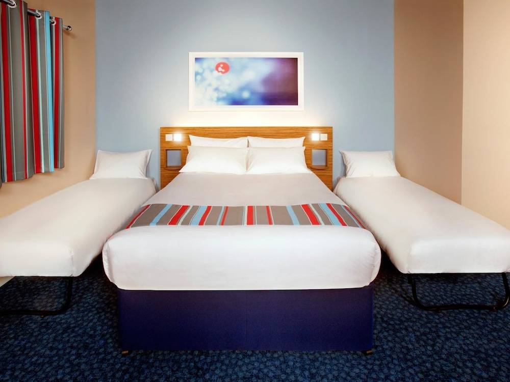 Travelodge Cardiff Atlantic Wharf Hotel 2