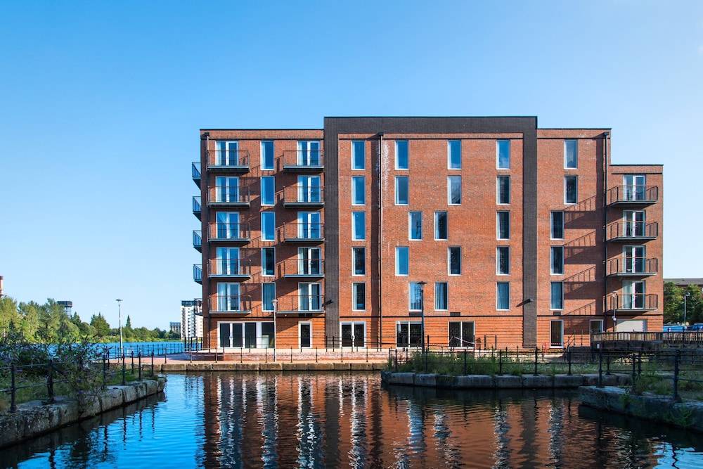 Staybridge Suites CARDIFF by IHG 1