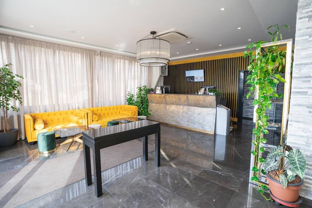 My Home Hotel - Free Parking , AC 2