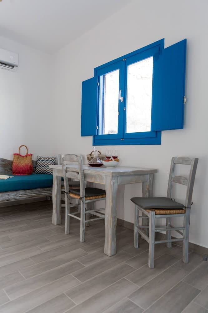 Santorita Suites 2