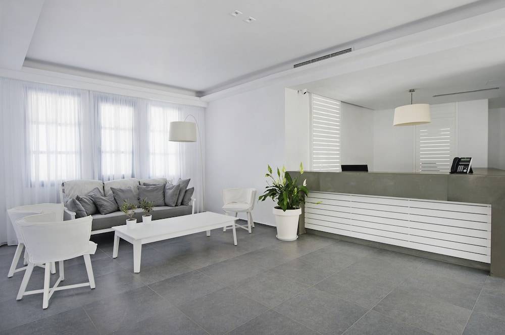Acroterra Rosa Luxury Suites & Spa 2