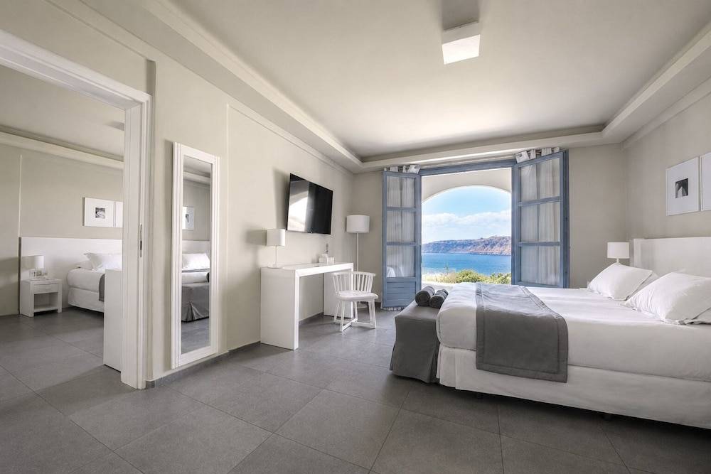Acroterra Rosa Luxury Suites & Spa 1