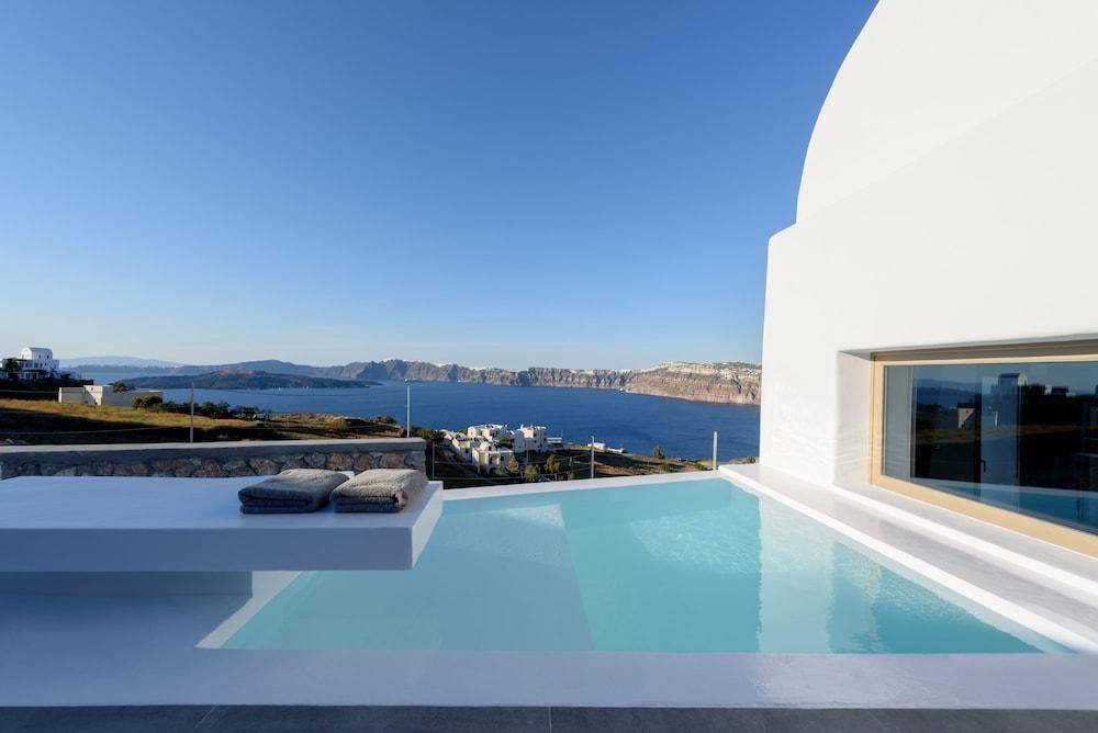 Earino Suites & Villas 1