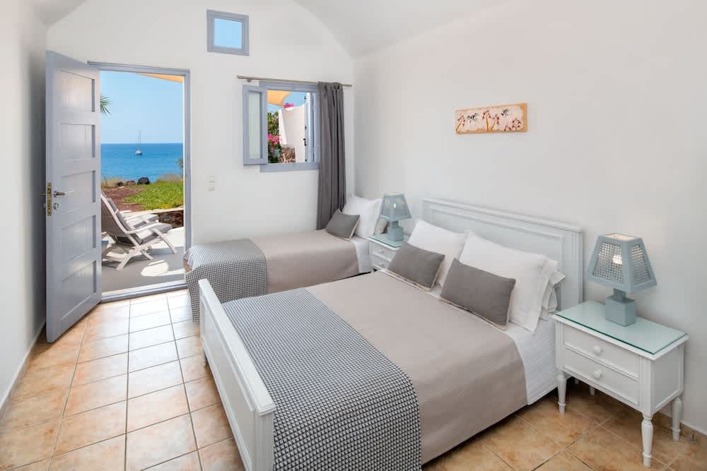 Akrotiri Hotel 2