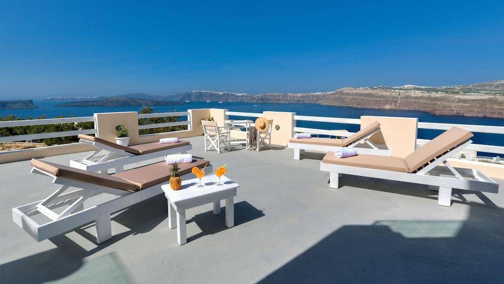 Akrotiri Apartments 1
