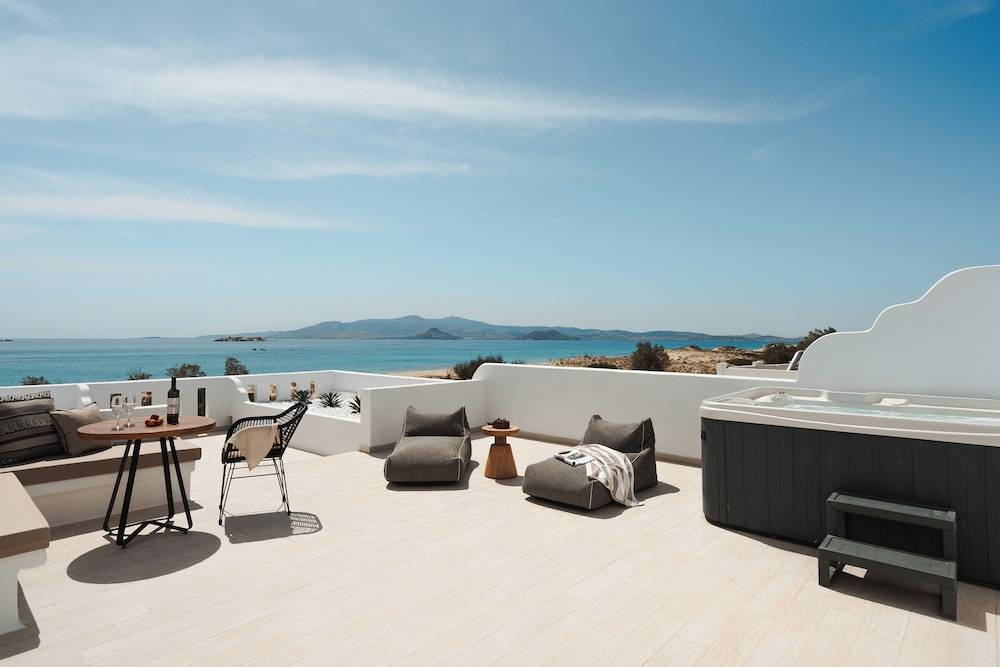 Almiriki Naxos Beachside Living 1