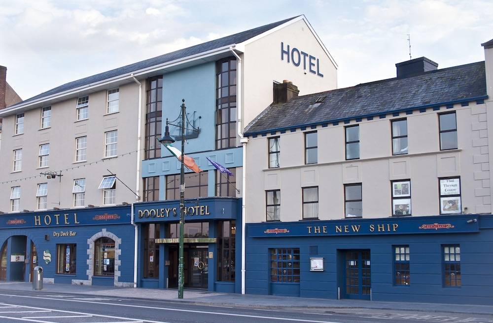 Dooley's Hotel 1