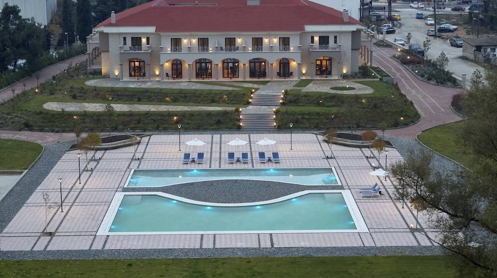 The Lake Hotel 1