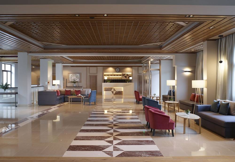 The Lake Hotel 2