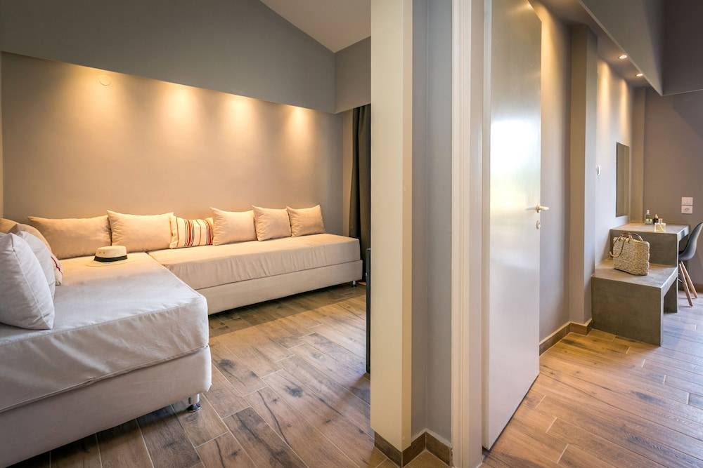 Zoe Hotel, Trypiti Beach Resort & Hive water park 1
