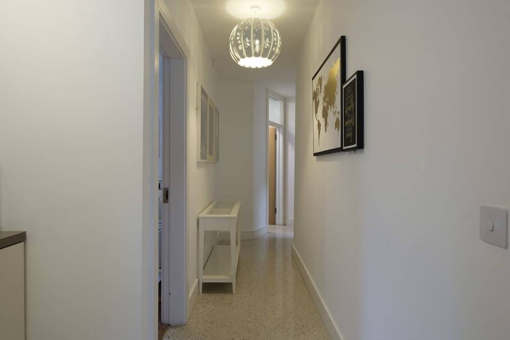 The Eyre Square Townhouse 2