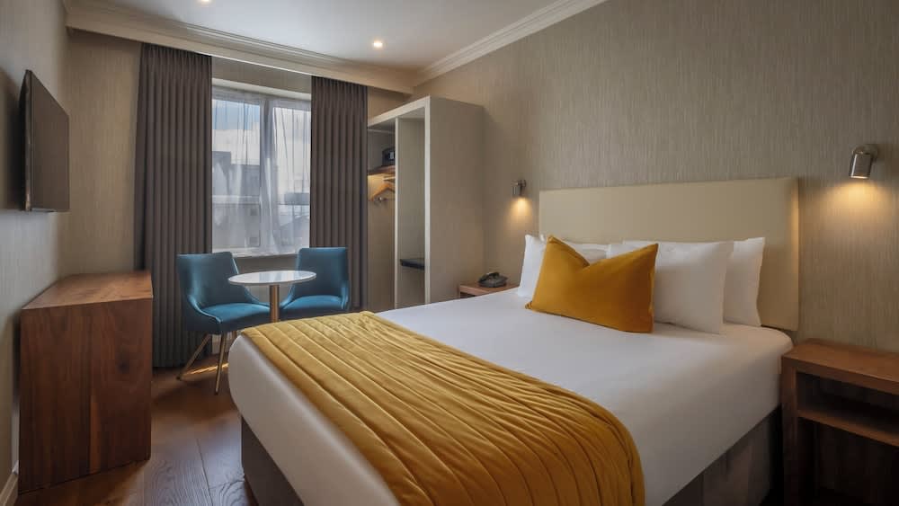 Eyre Square Hotel 1