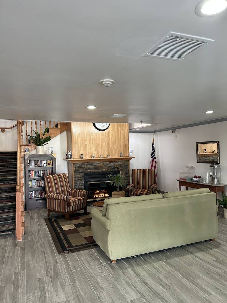 Country Inn & Suites by Radisson, Grand Rapids Airport, MI 2