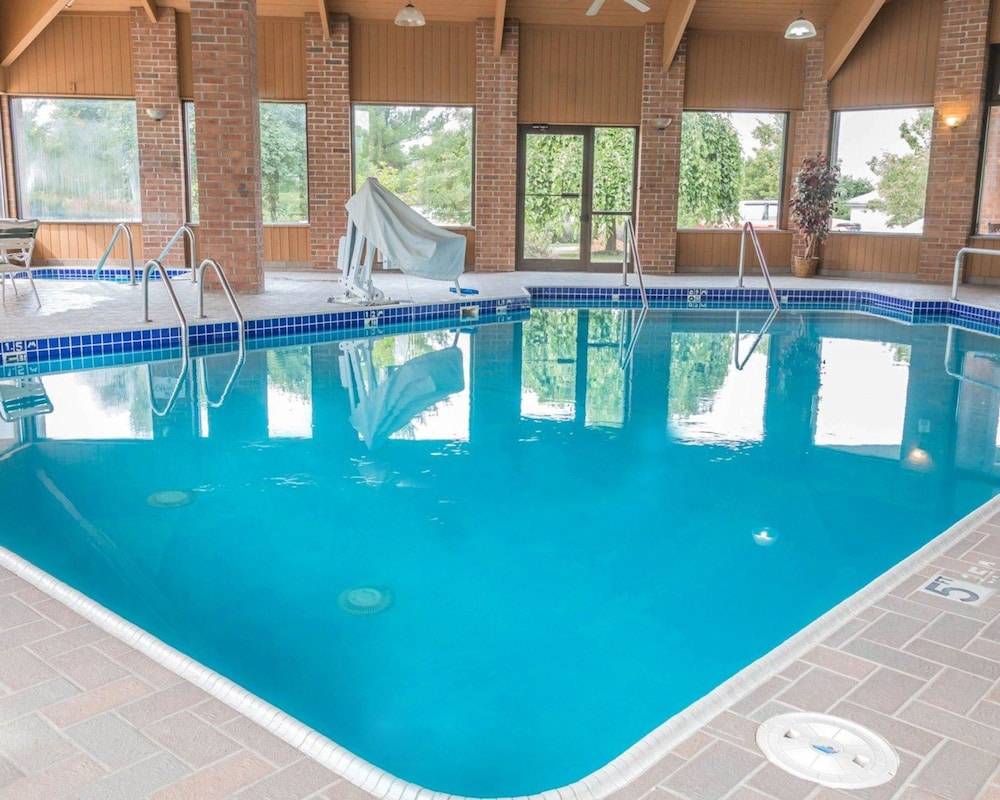 Quality Inn Grand Rapids North 1