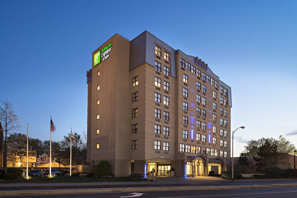 Holiday Inn Express & Suites BOSTON - CAMBRIDGE by IHG 1