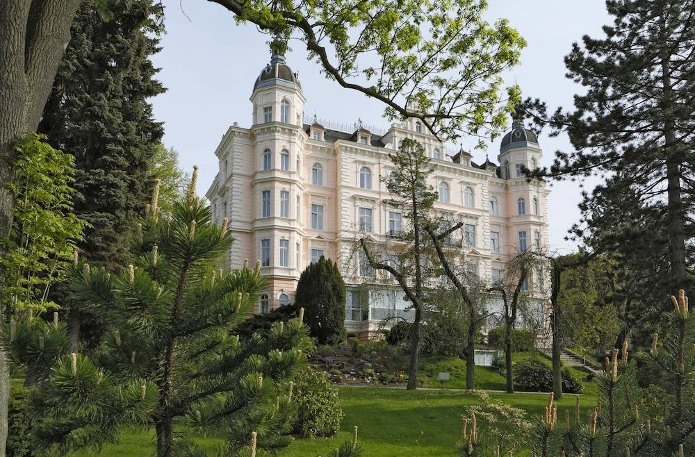 Bristol Palace 1