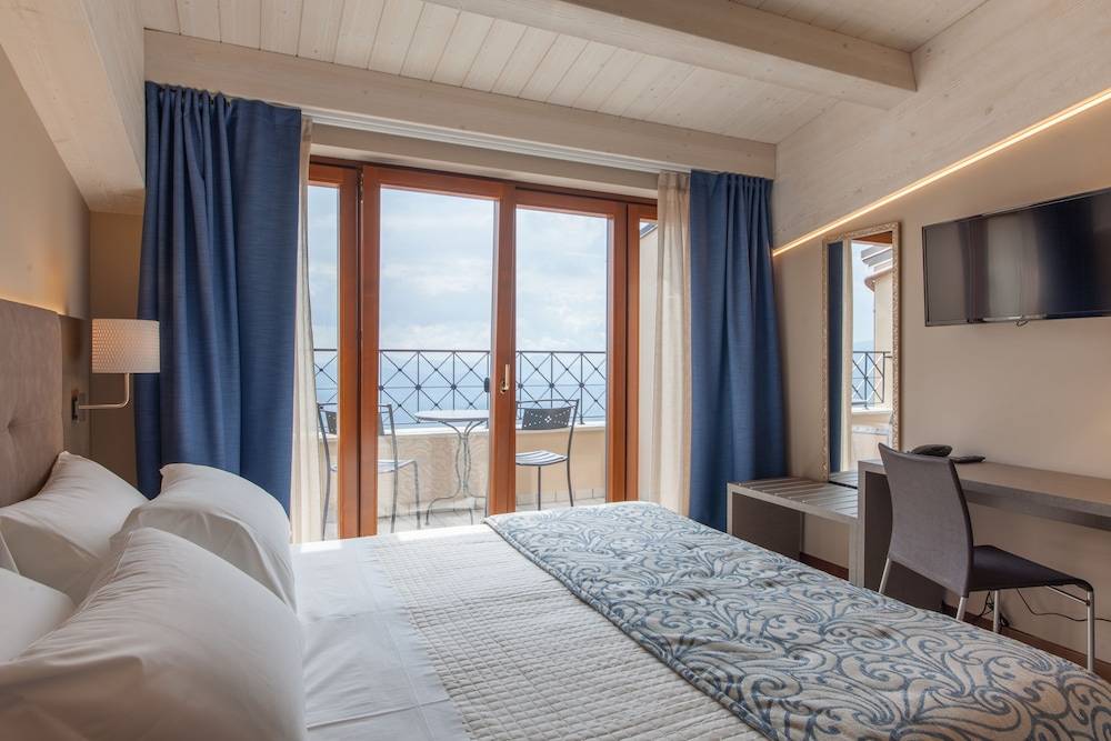 La Grotta Hotel 1