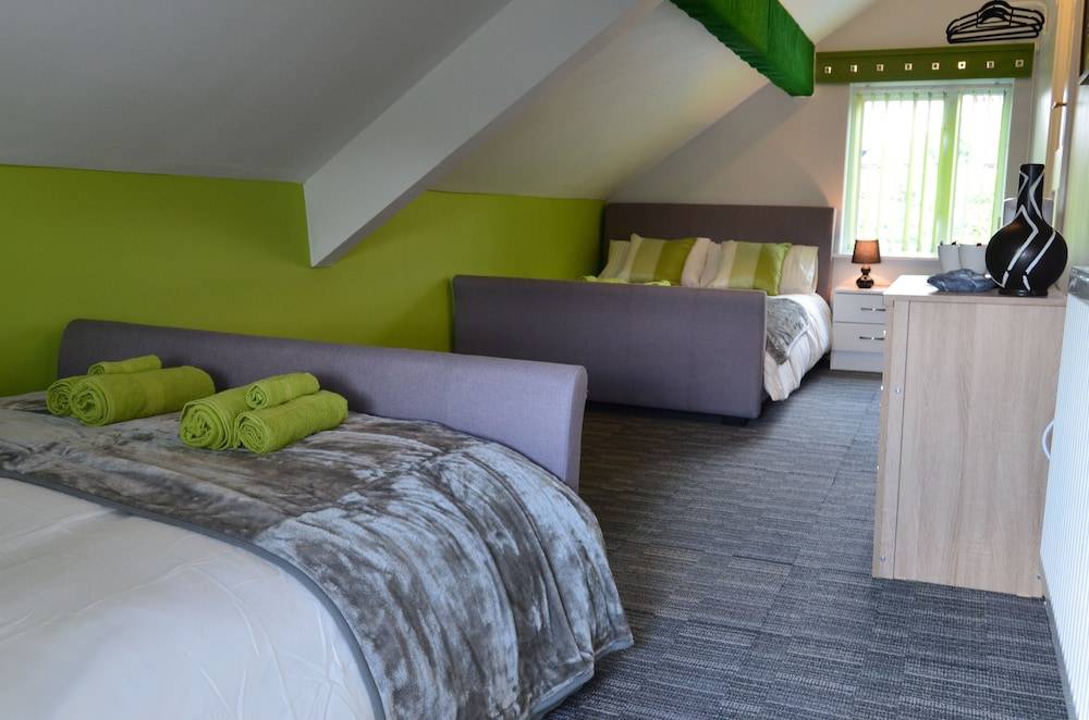 Old Trafford Guest House 2