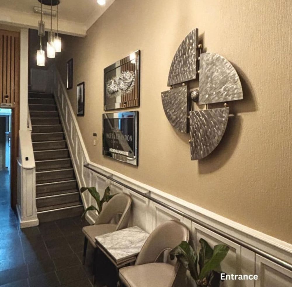 Hendham House - Near Etihad Stadium, CoOp Live Arena, AO Arena, Piccadilly Train Station & Manchester City Centre 2