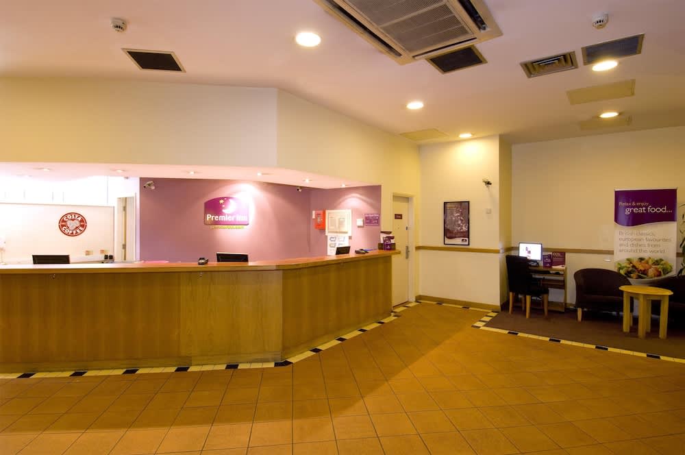 Premier Inn Manchester Portland St 2