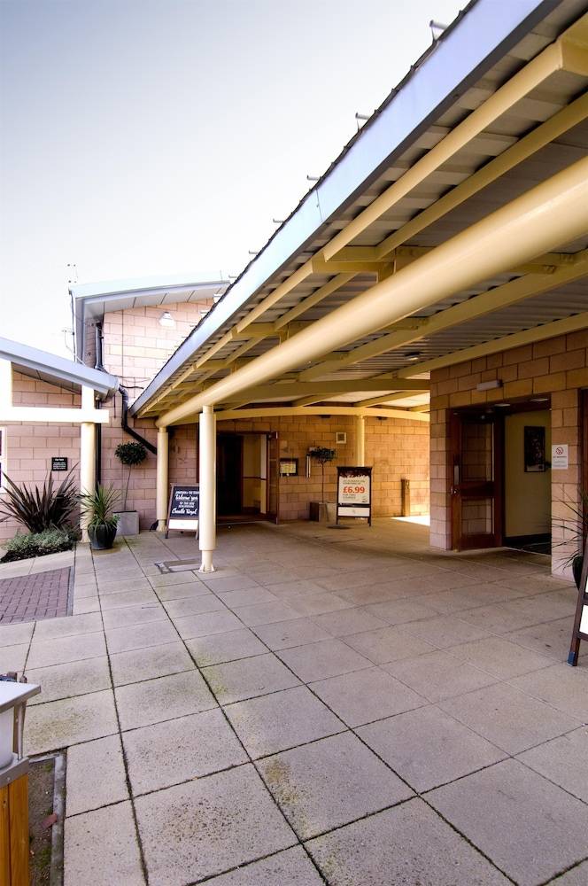 Premier Inn Manchester - Cheadle 1