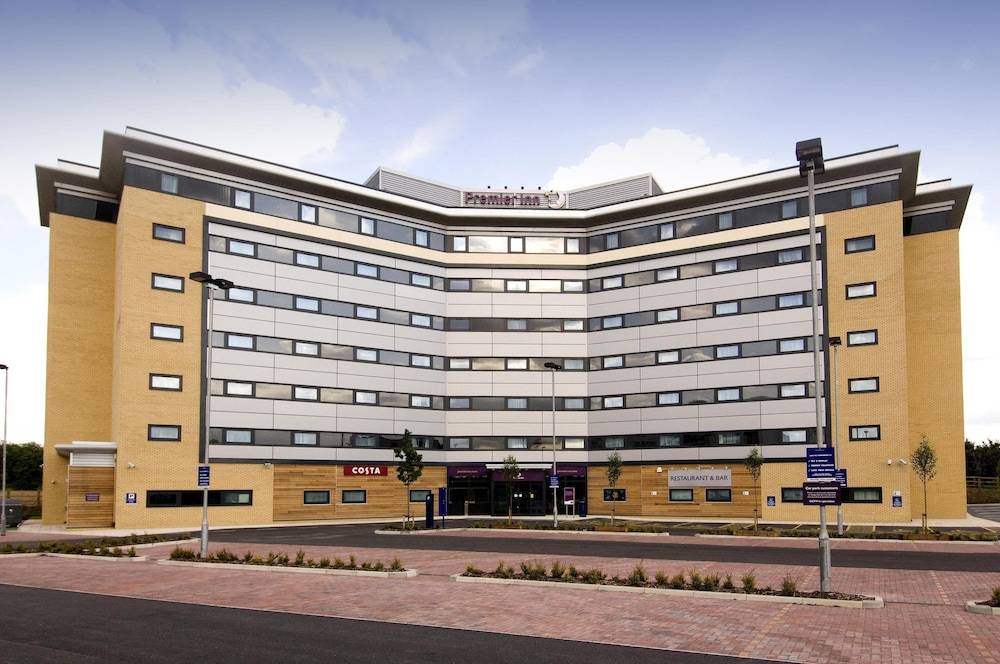 Premier Inn Manchester Airport - M56/J6 Runger Lane North 1