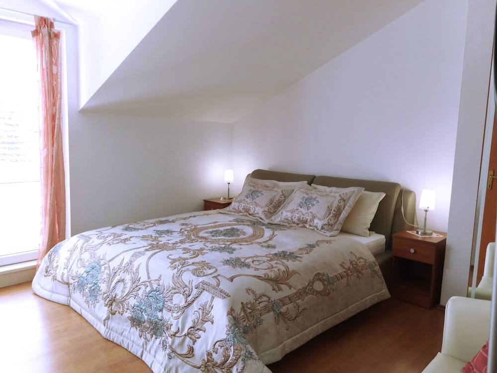 Adria Apartments and Rooms 2