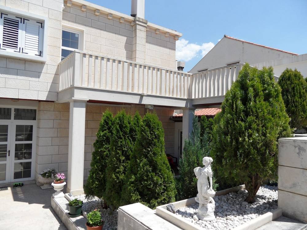 Adria Apartments and Rooms 1
