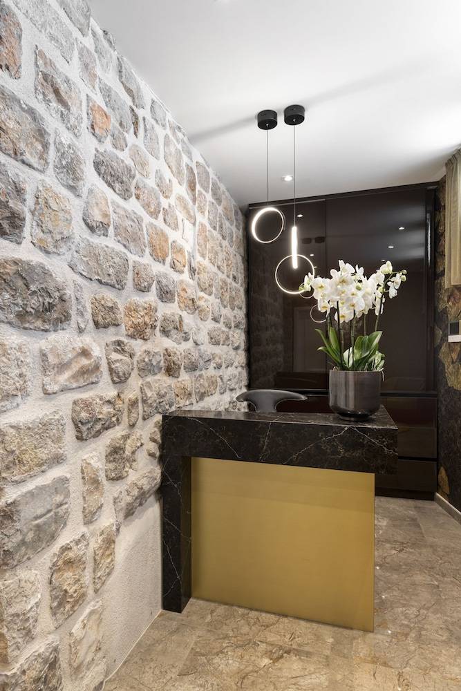 Sea Rocks Residence 2