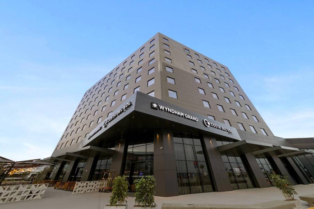 Wyndham Grand Costa Del Sol Lima Airport 1