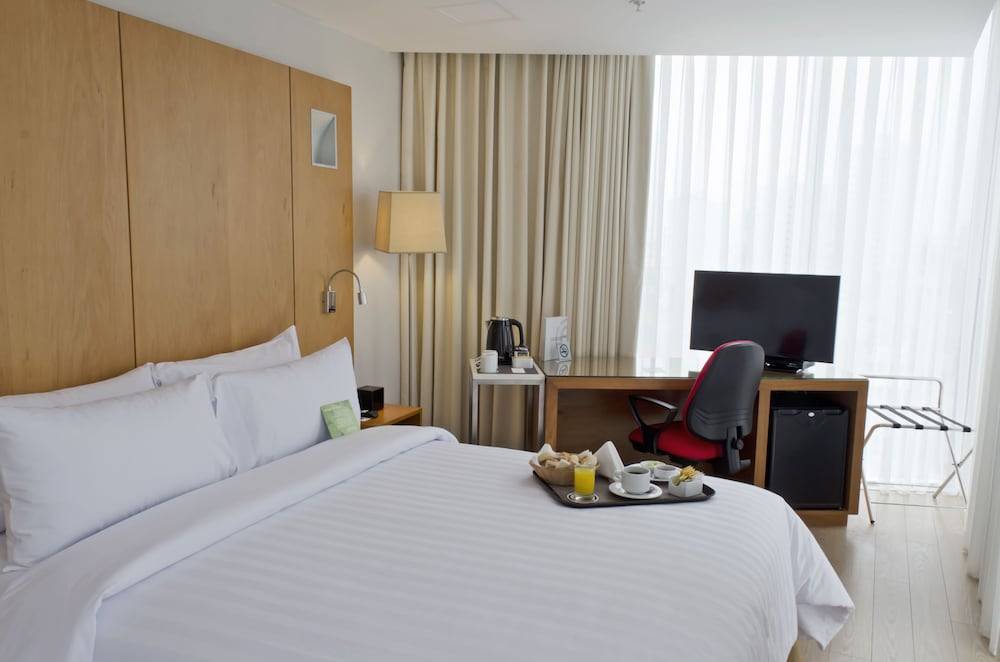 Ramada Encore by Wyndham Lima San Isidro 1