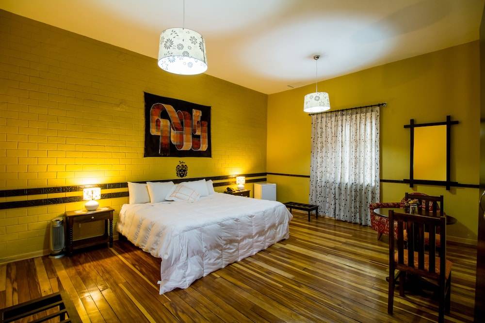 Yabar Hotel Plaza 2