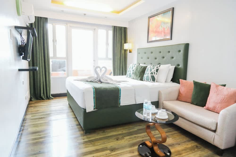Pacific Bay Grand Suites 1
