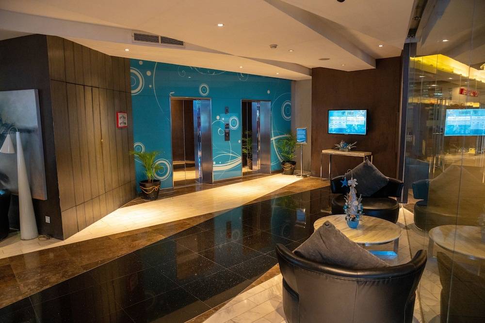 Hotel H2O 2
