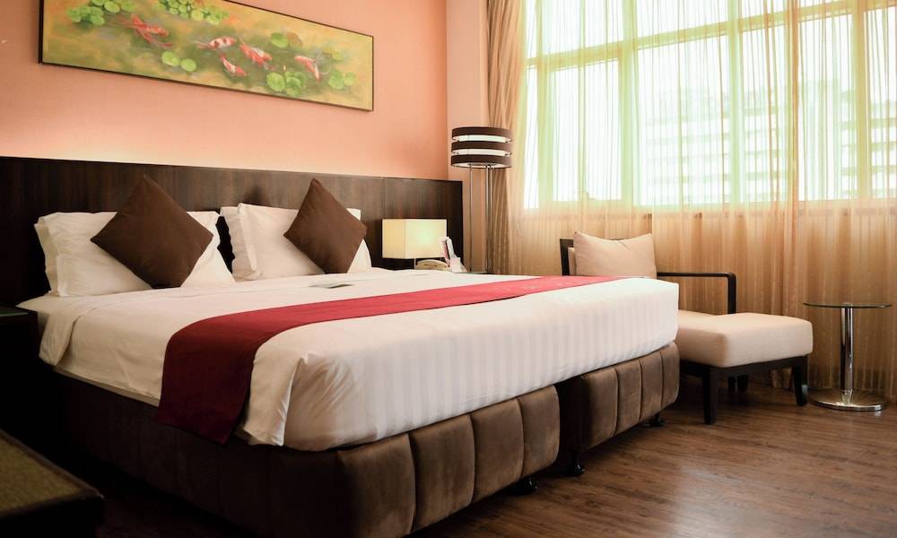 Ramada by Wyndham Manila Central 1