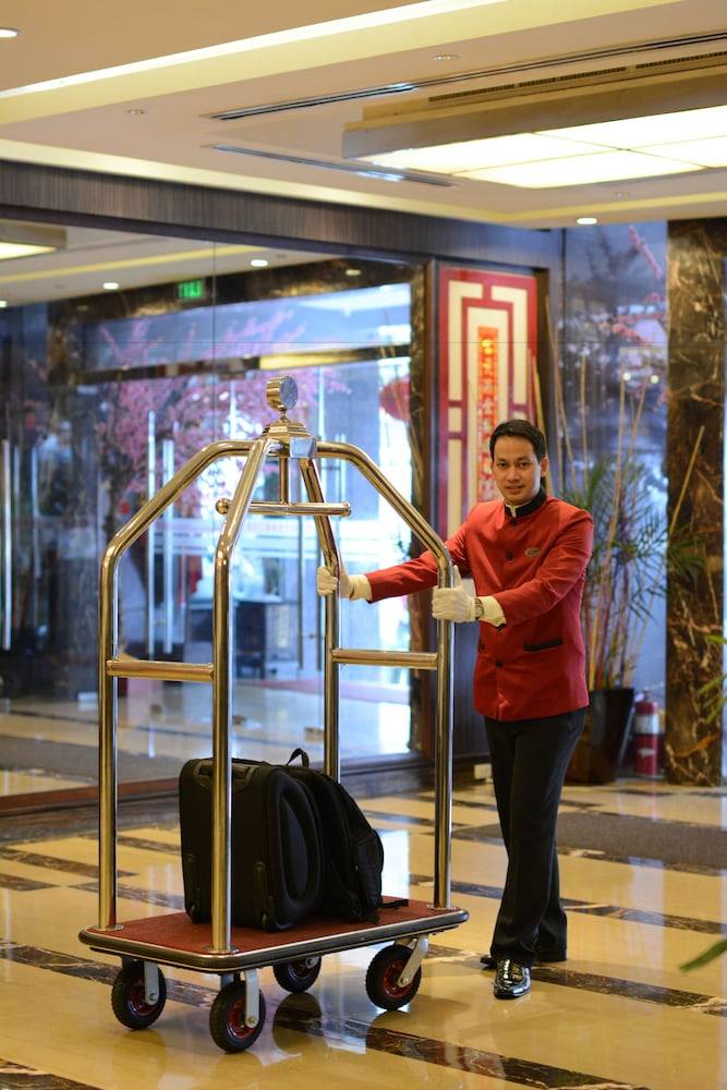 Ramada by Wyndham Manila Central 2