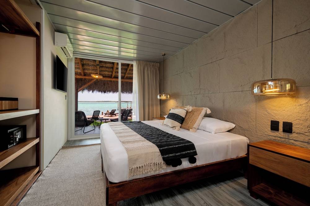 Casa Aakal Lagoon Front 2