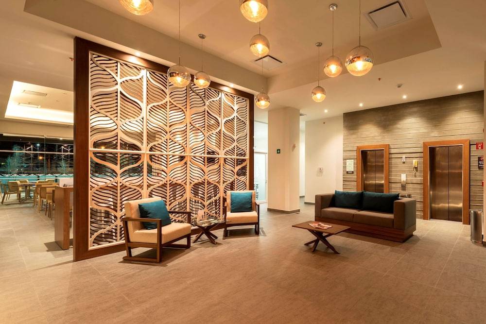 Microtel Inn & Suites by Wyndham San Luis Potosi 2