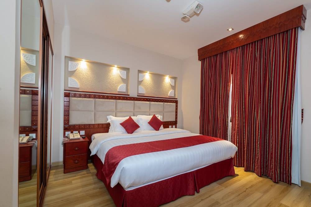 Al Liwan Suites Rawdat Al Khail 1