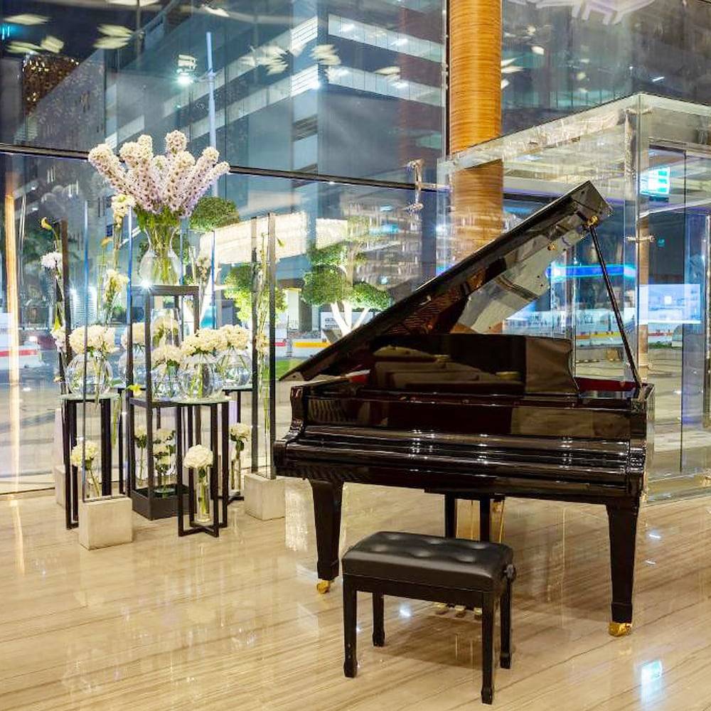 The Bentley Luxury Hotel & Suites 2