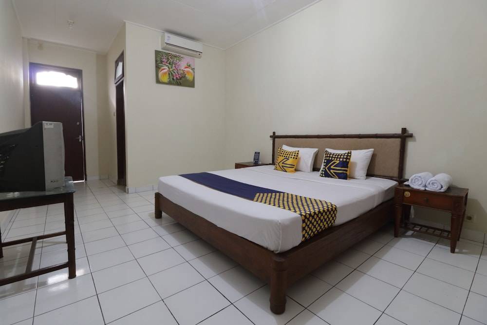 SPOT ON 2426 Hotel Aget Jaya Ii 1