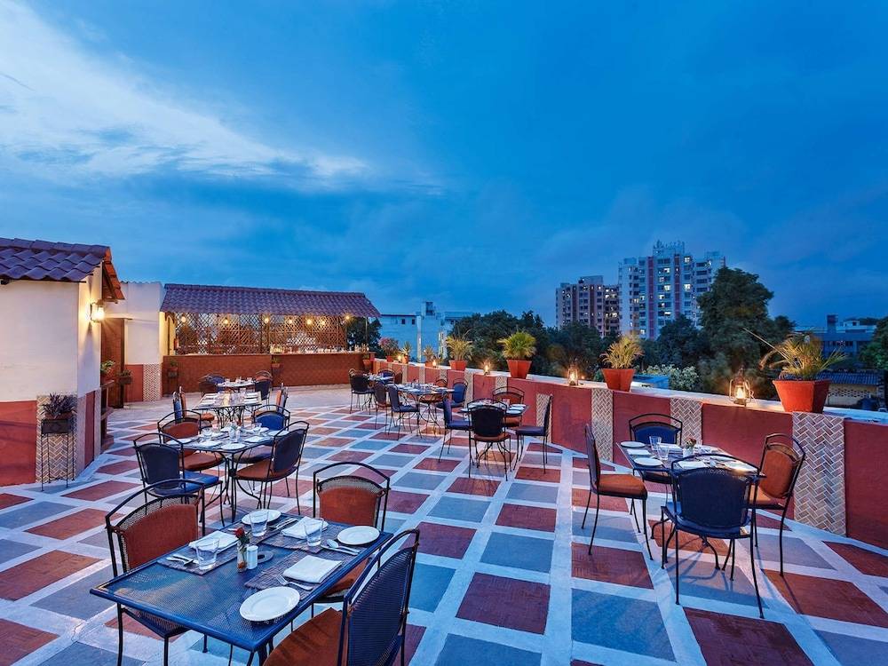 La Place Sarovar Portico 1