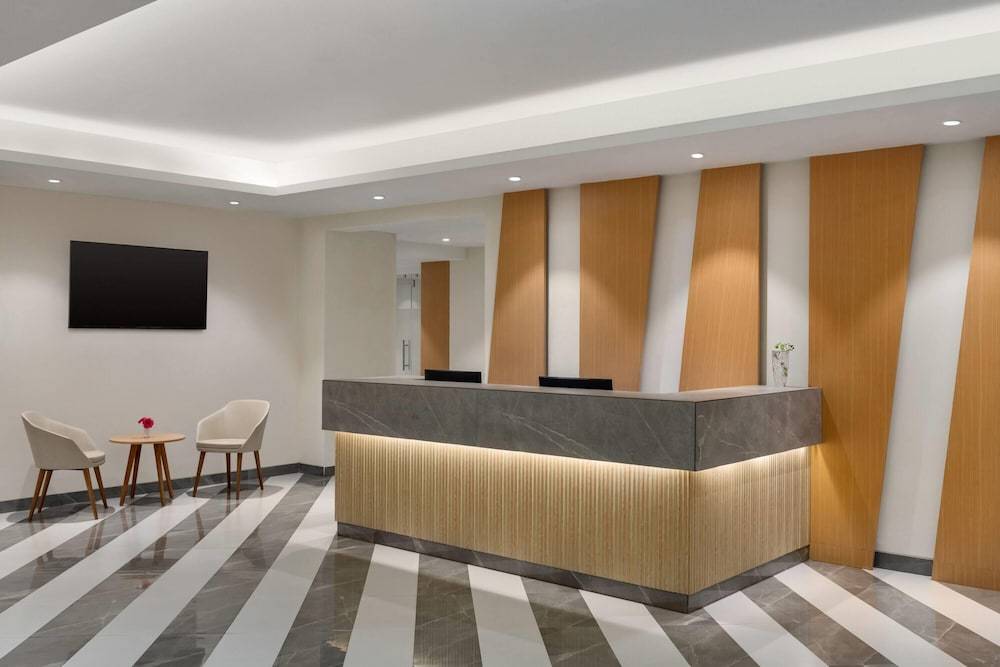 Ramada Encore by Wyndham Lucknow Airport 2