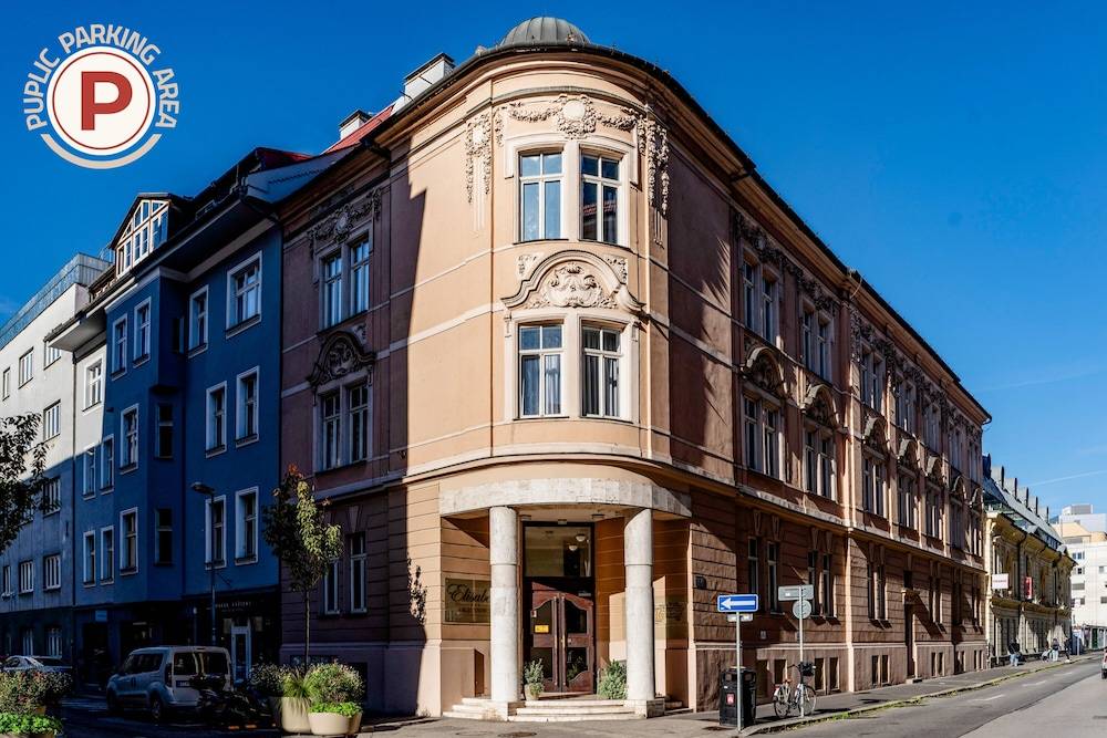 Elisabeth Old Town 1