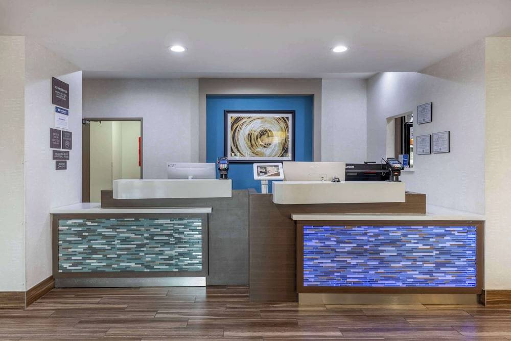 Best Western Plus Mansfield Inn & Suites 2