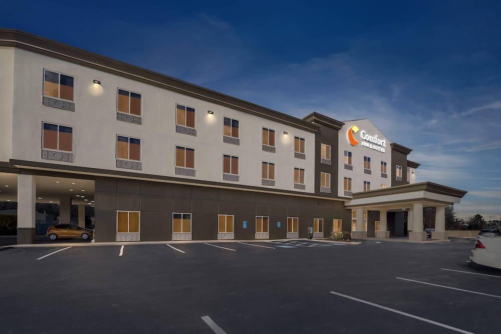 Comfort Inn & Suites Plainville-Foxboro 1