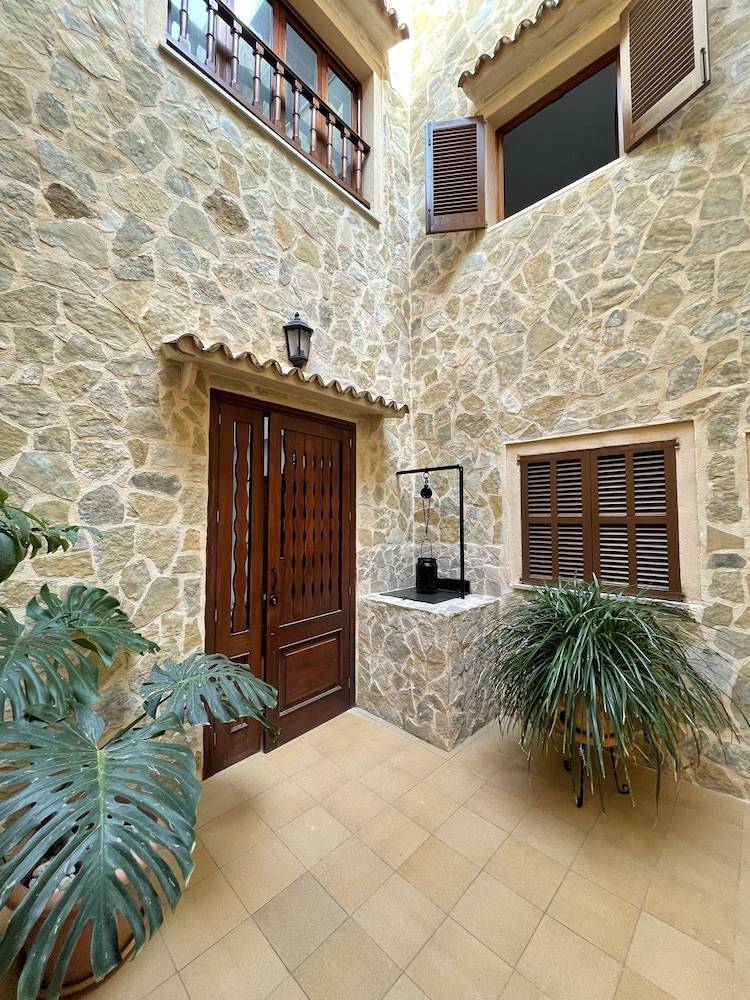 Hostal CAN GALLU 1